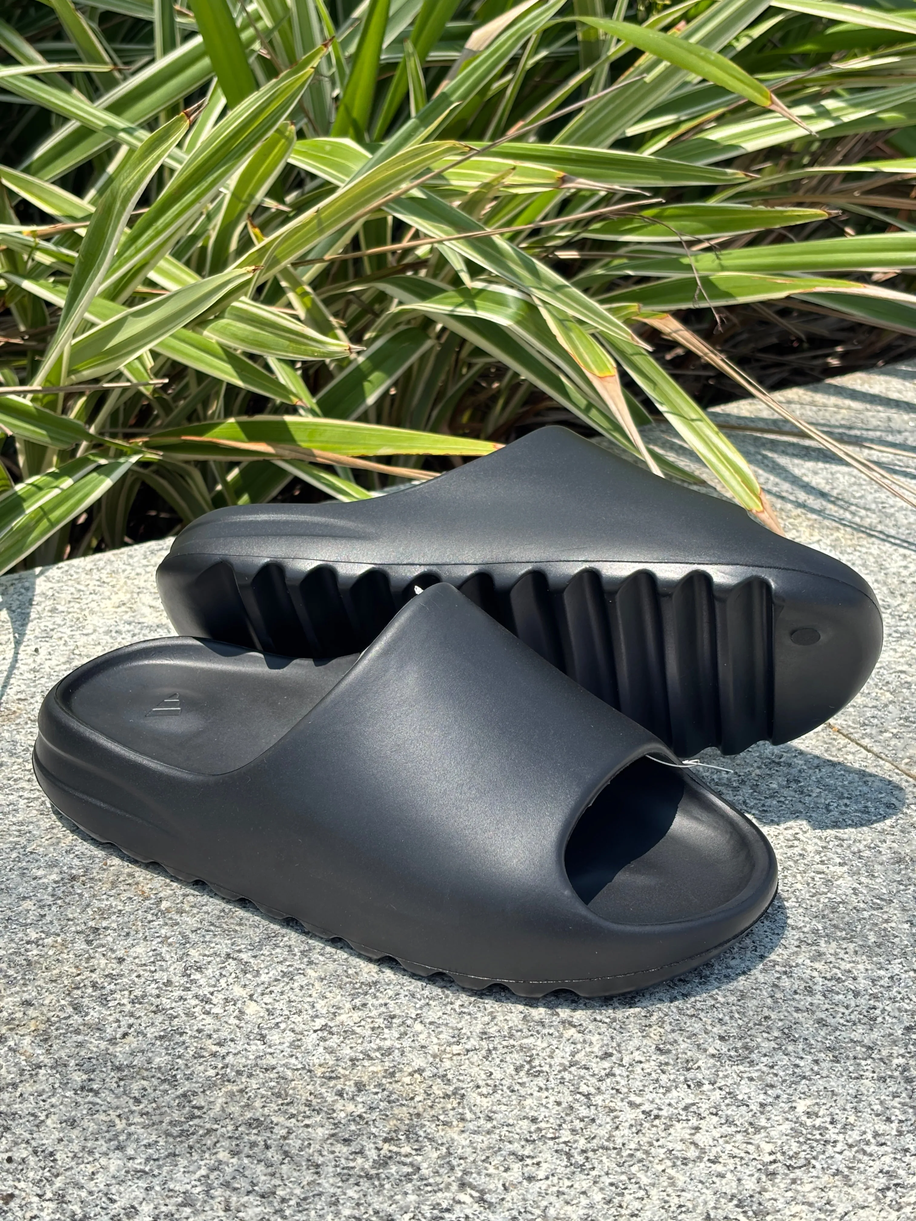 YEEZY SLIDES
