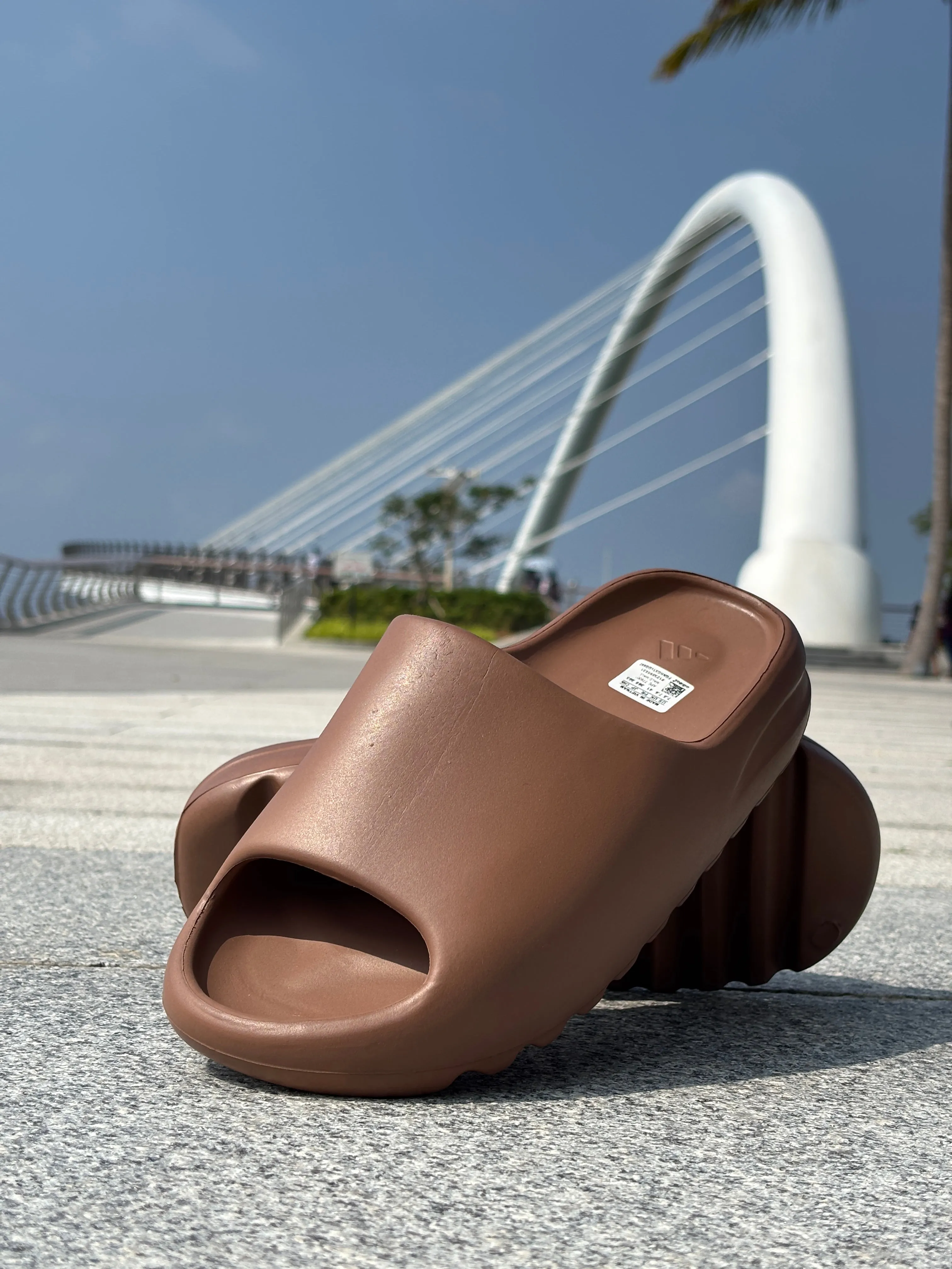 YEEZY SLIDES