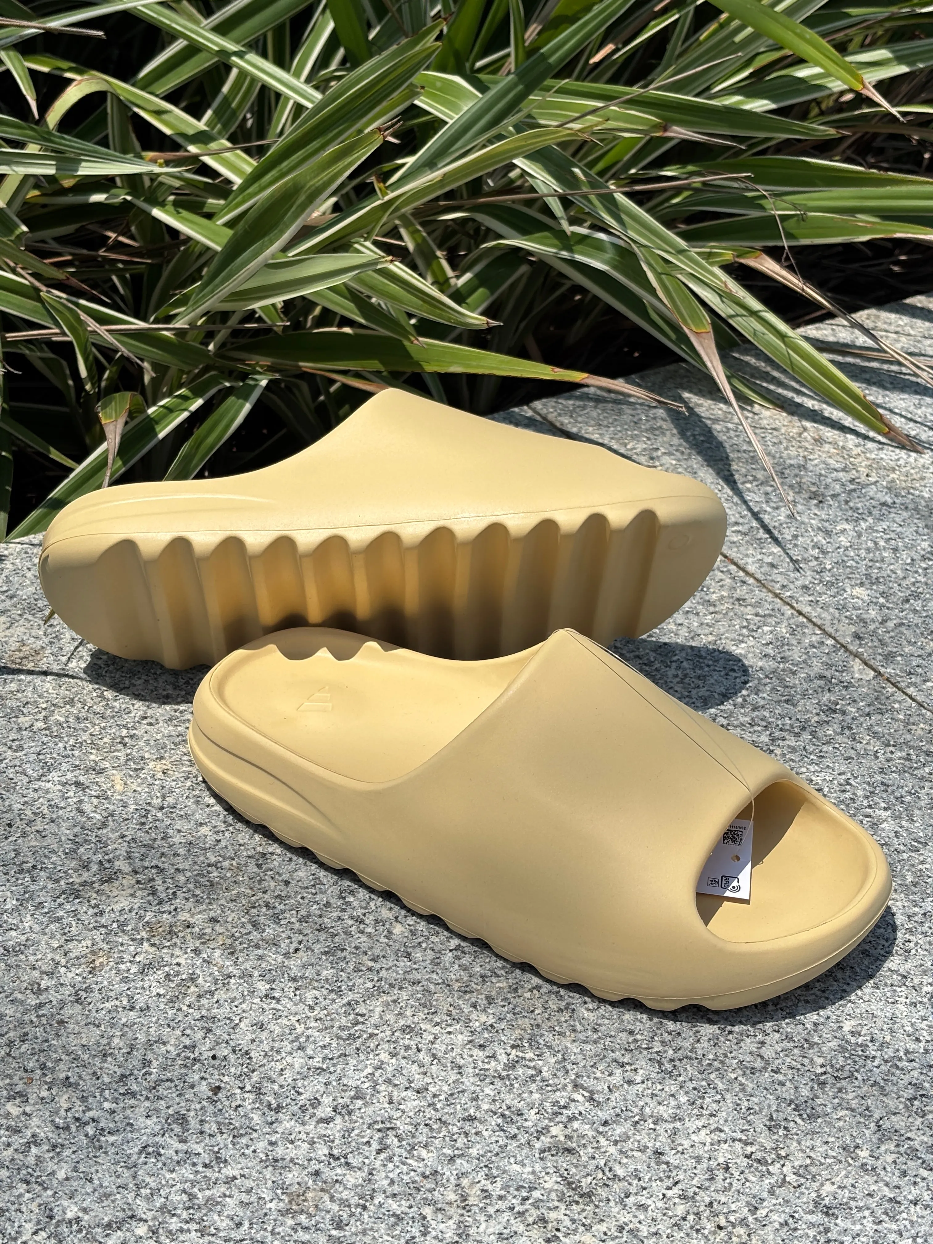 YEEZY SLIDES